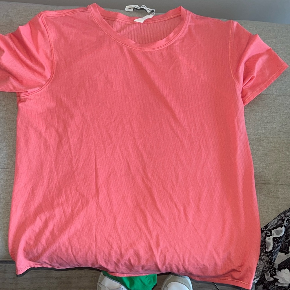 Pretty coral color lulu breathable top